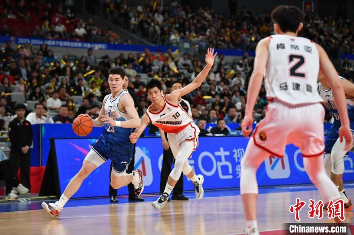 新疆击败江苏夺下常规赛