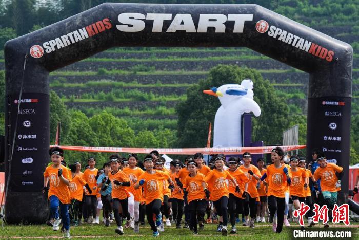2025斯巴达勇士儿童赛南北开赛 六千小勇士杭州挑