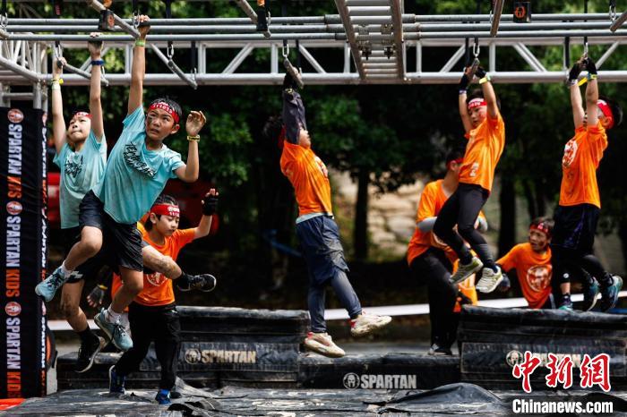 2025斯巴达勇士儿童赛南北开赛 六千小勇士杭州挑