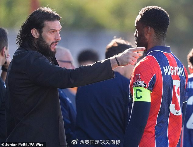 37岁前曼联前锋安迪·卡罗尔执教首秀告捷