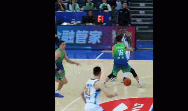 CBA常规赛两起恶意伤人事件引争议 裁判失职遭球