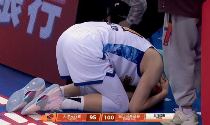 CBA常规赛两起恶意伤人事件引争议 裁判失职遭球