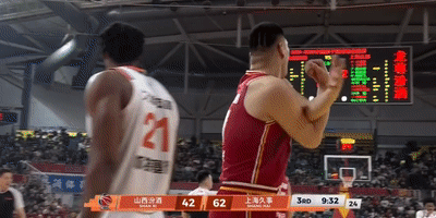 CBA常规赛两起恶意伤人事件引争议 裁判失职遭球