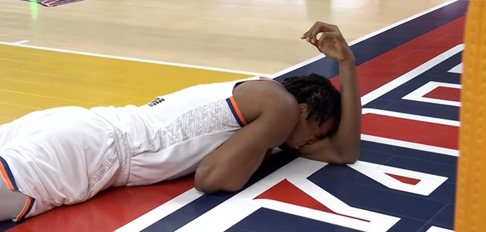 CBA常规赛两起恶意伤人事件引争议 裁判失职遭球