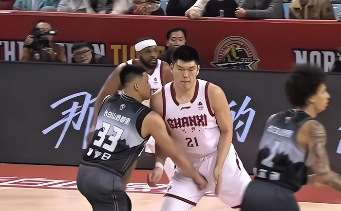 CBA常规赛两起恶意伤人事件引争议 裁判失职遭球