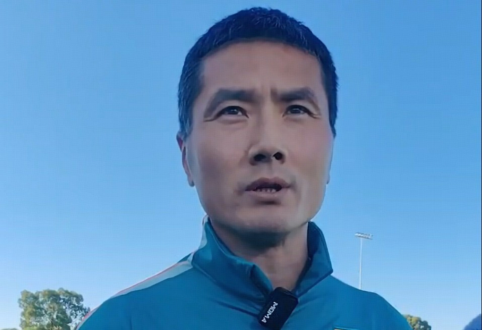 国足备战喀麦隆：邵佳一谈战术调整与球员适应