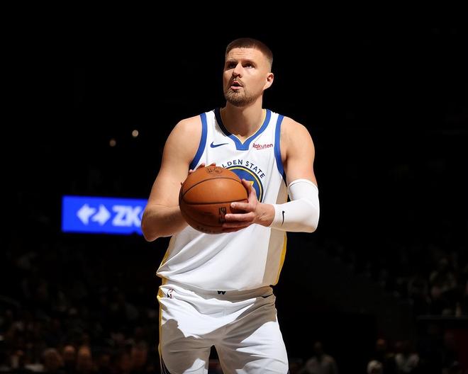 勇士逆转国王终结四连败 巴锡两双成奇兵 波神出