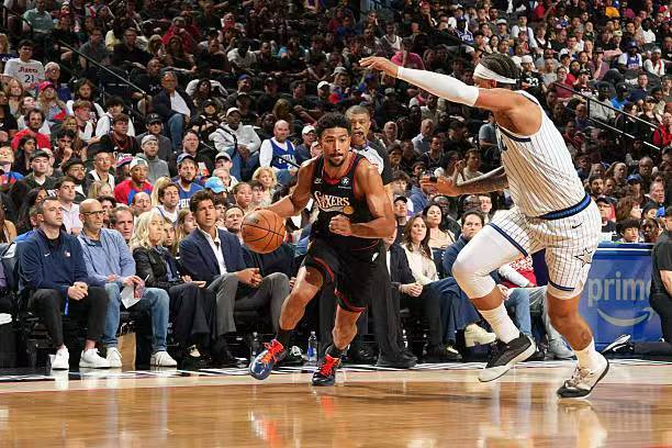 76人逆转魔术晋级季后赛 格莱姆斯低迷成关键因