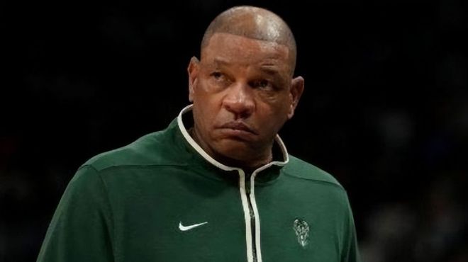 64岁名帅里弗斯宣布退役遭雄鹿拒绝，转任顾问引