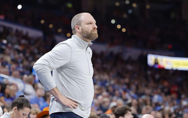 64岁名帅里弗斯宣布退役遭雄鹿拒绝，转任顾问引