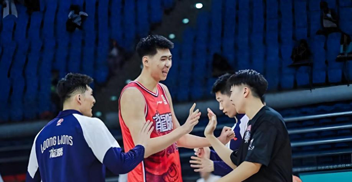 CBA常规赛收官战：上海登顶深圳爆冷四川创历史