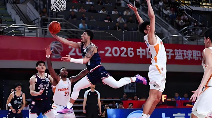 CBA常规赛收官战：上海登顶深圳爆冷四川创历史