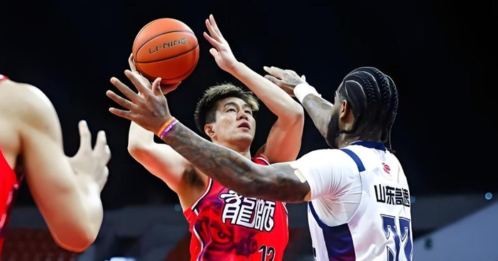 CBA常规赛收官战：上海登顶深圳爆冷四川创历史