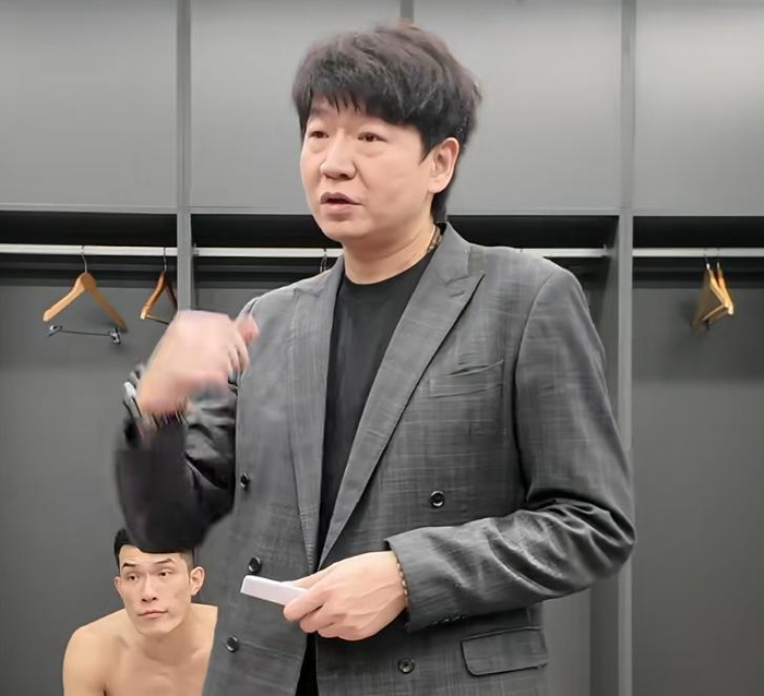 CBA季后赛首战上海力克山东 邱彪指关键球失误成